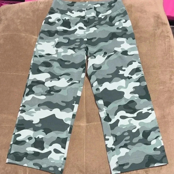 Lands End Camo Capris A6 - Picture 1 of 3